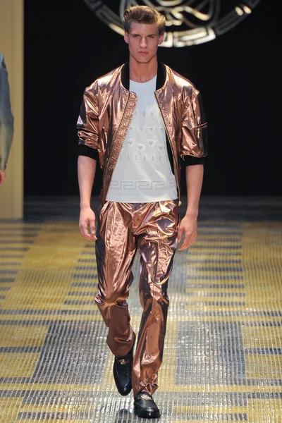 Look 11